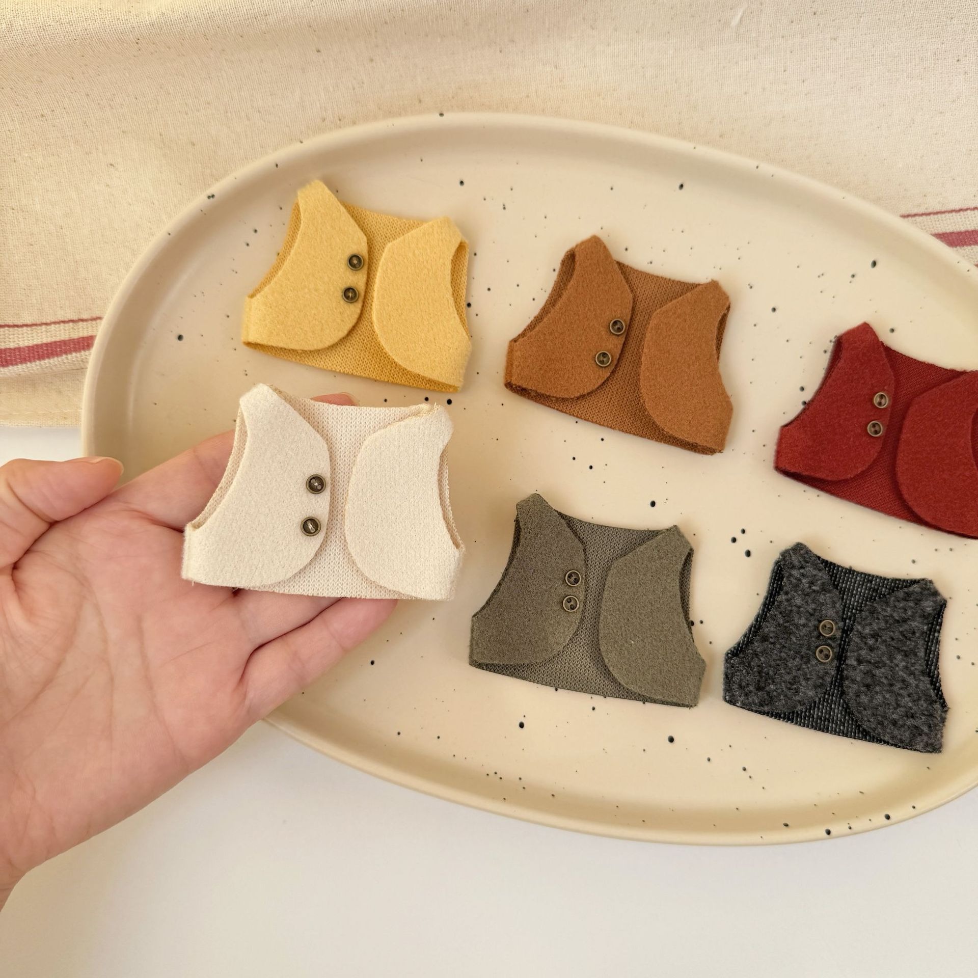 Vintage Fashion Doll - Handgefertigte 10cm Puppenkleidung Vintage Wollweste für